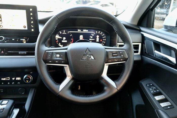 2025 Mitsubishi Outlander LS