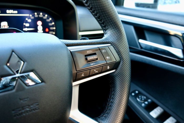 2025 Mitsubishi Outlander LS