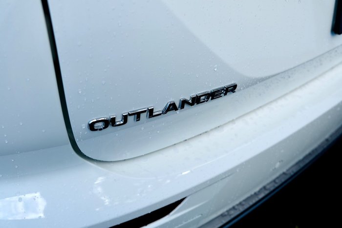 2025 Mitsubishi Outlander LS