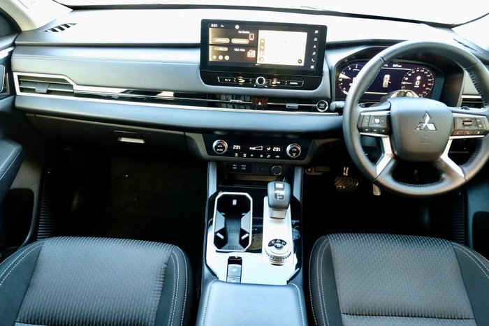 2025 Mitsubishi Outlander LS