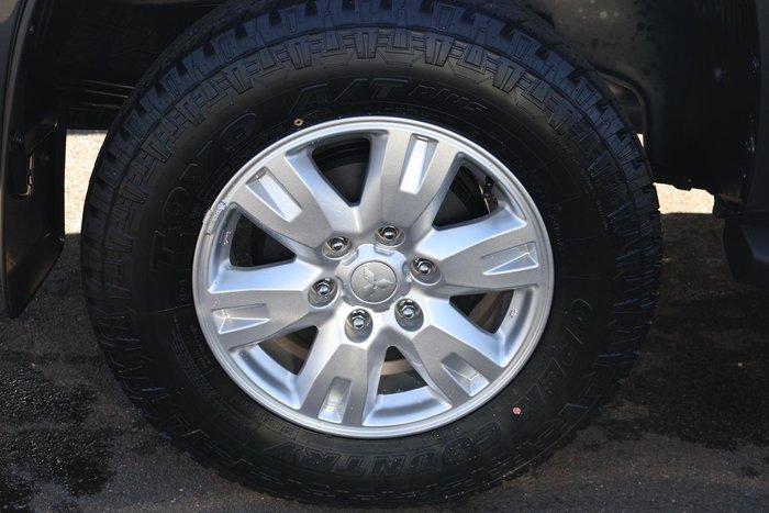 2026 Mitsubishi Triton GLX+