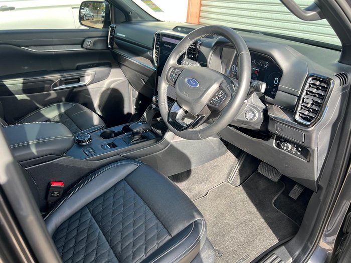2025 Ford Everest Platinum