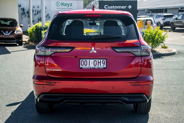 2025 Mitsubishi Outlander ES