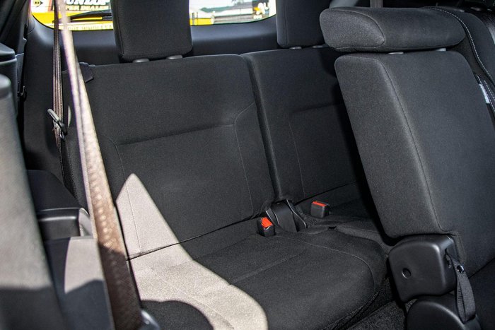2025 Mitsubishi Outlander ES