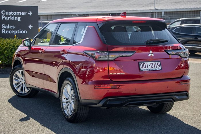 2025 Mitsubishi Outlander ES