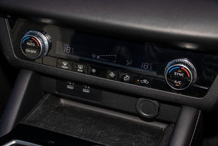 2025 Mitsubishi Outlander ES