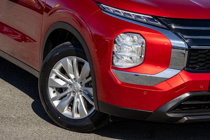2025 Mitsubishi Outlander ES