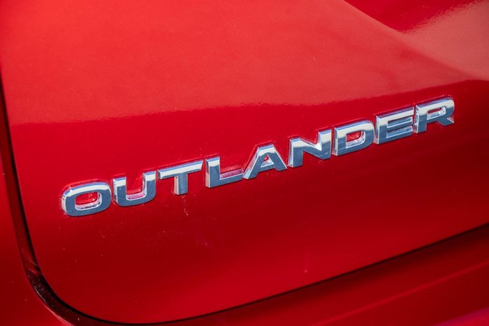 2025 Mitsubishi Outlander ES