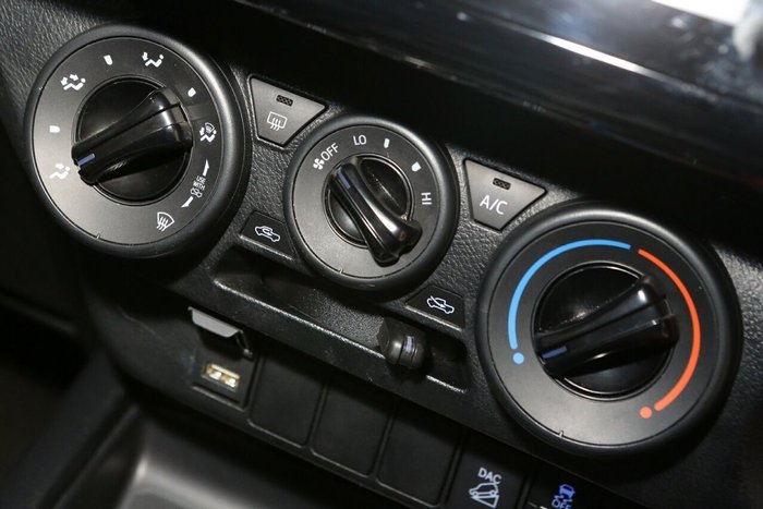 2024 Toyota Hilux SR
