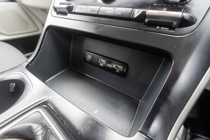 2023 Kia Carnival S