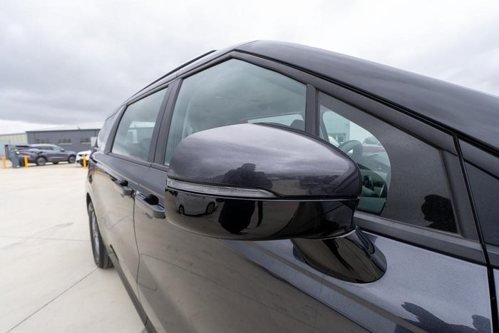 2023 Kia Carnival S