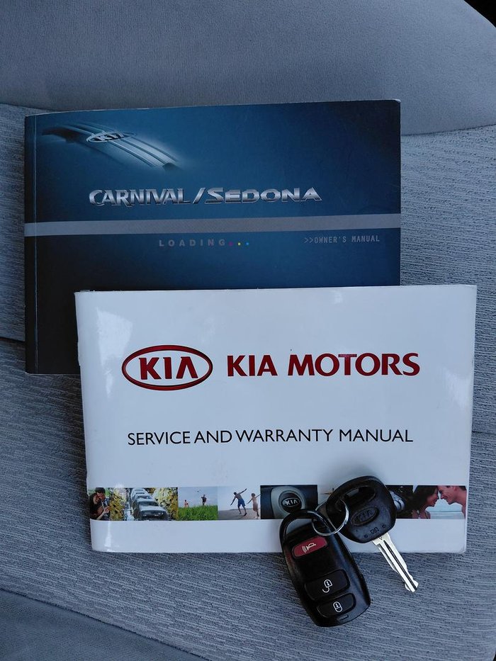 2010 Kia Carnival EXE VQ MY10 Clear Silver