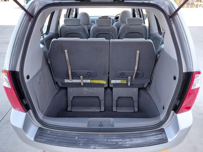 2010 Kia Carnival EXE VQ MY10 Clear Silver