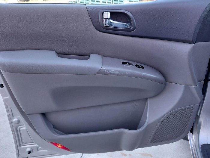 2010 Kia Carnival EXE VQ MY10 Clear Silver