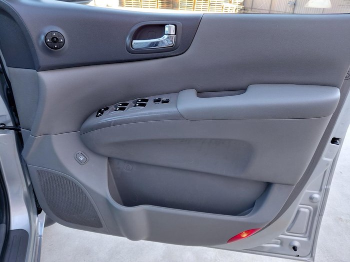 2010 Kia Carnival EXE VQ MY10 Clear Silver