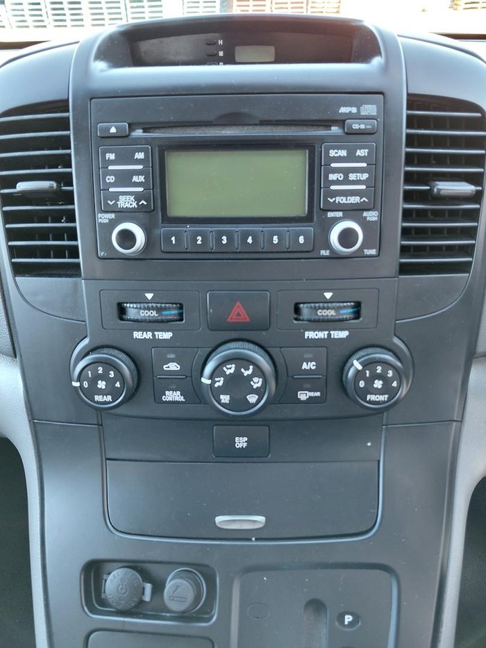 2010 Kia Carnival EXE VQ MY10 Clear Silver