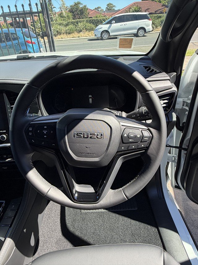 2025 Isuzu MU-X LS-T
