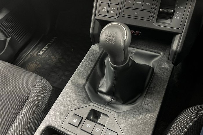 2026 Toyota Hilux SR5