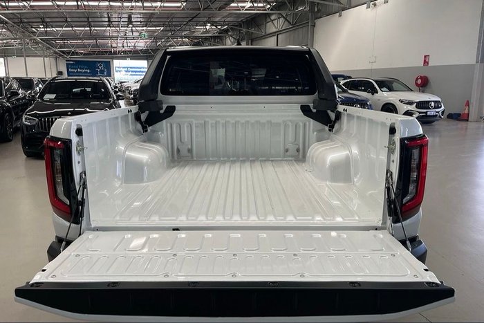 2026 Toyota Hilux SR5