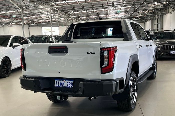 2026 Toyota Hilux SR5