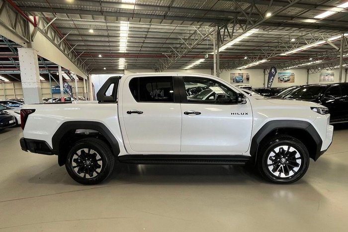 2026 Toyota Hilux SR5