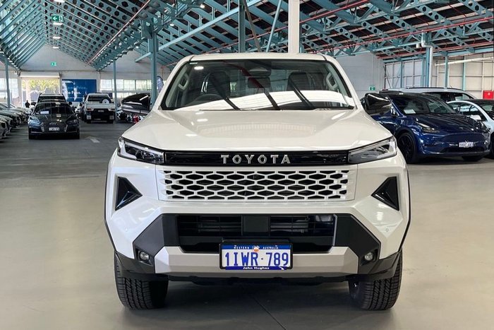 2026 Toyota Hilux SR5
