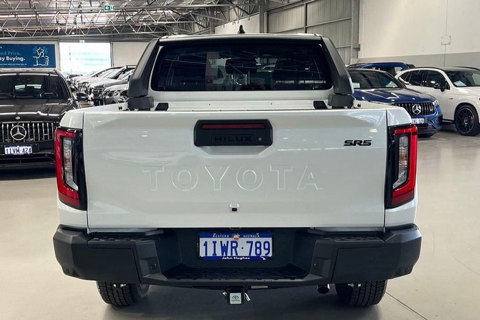 2026 Toyota Hilux SR5