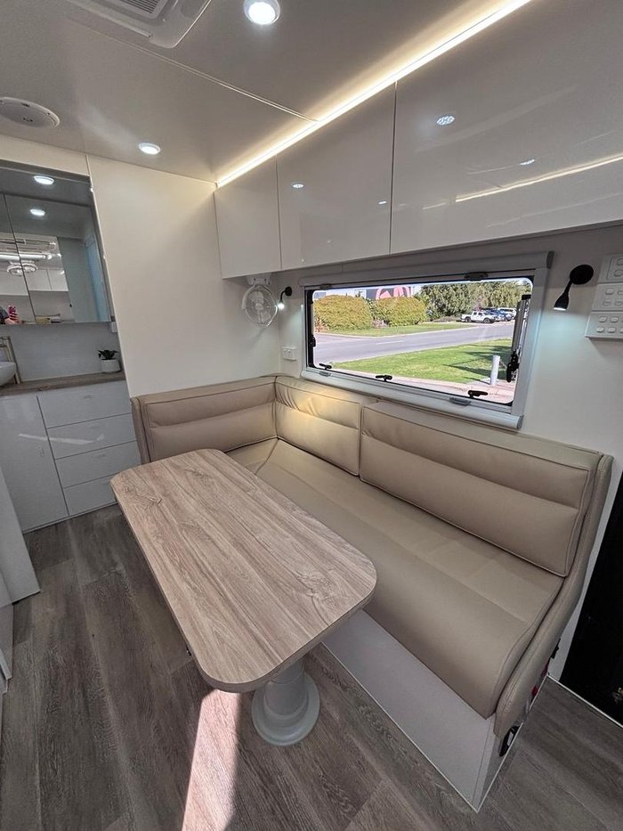 2025 Royal Flair Razor Xt