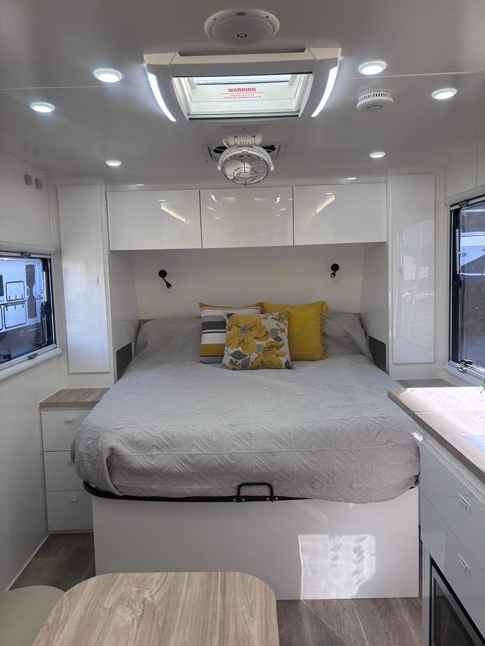 2025 Royal Flair Razor Xt