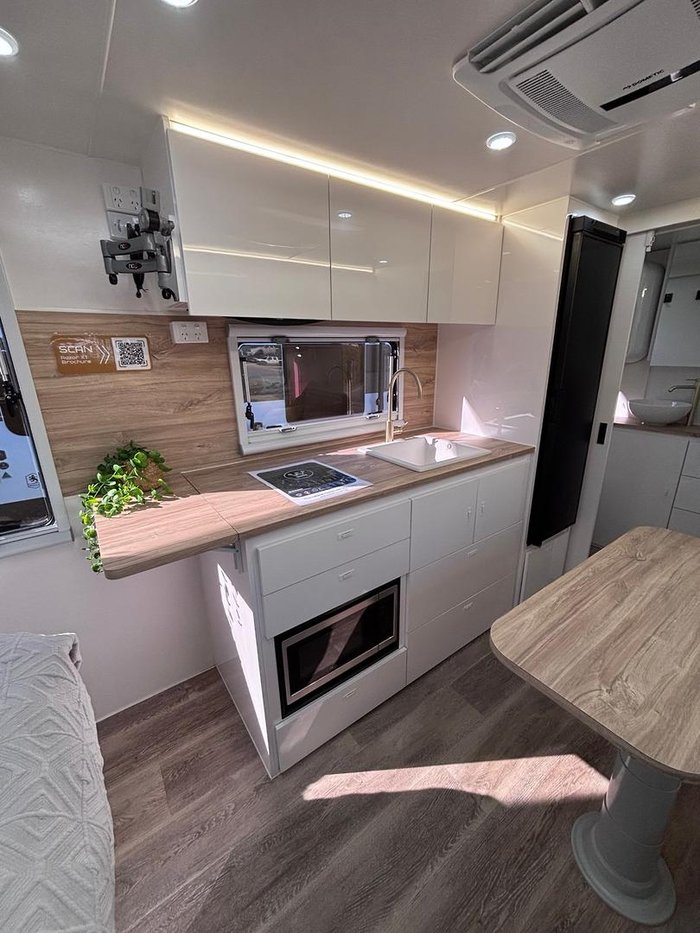 2025 Royal Flair Razor Xt