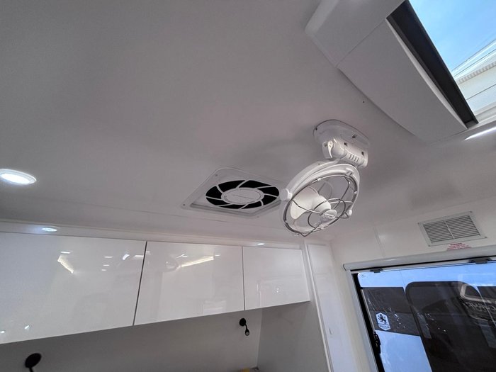 2025 Royal Flair Razor Xt