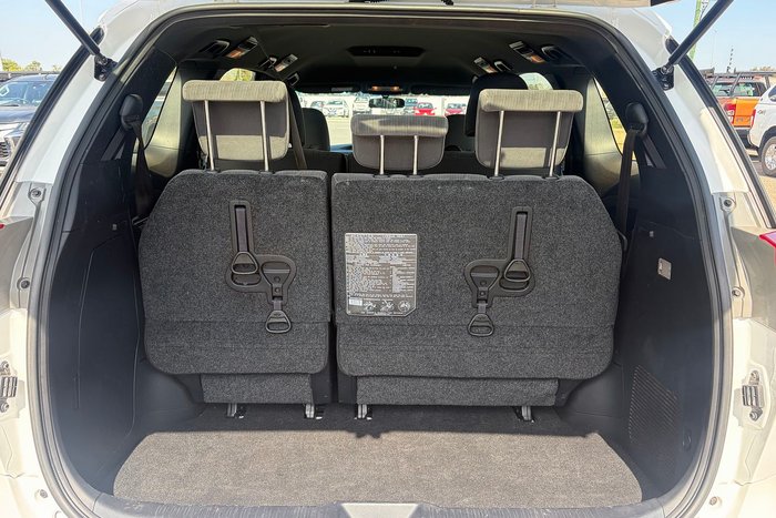 2017 Toyota Tarago GLi