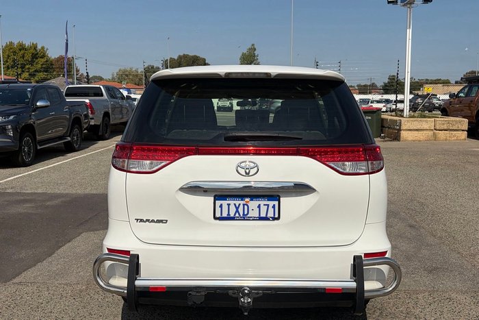 2017 Toyota Tarago GLi