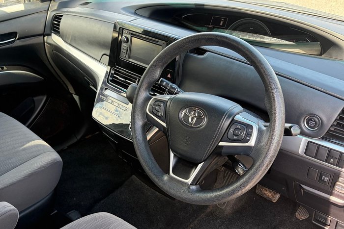 2017 Toyota Tarago GLi