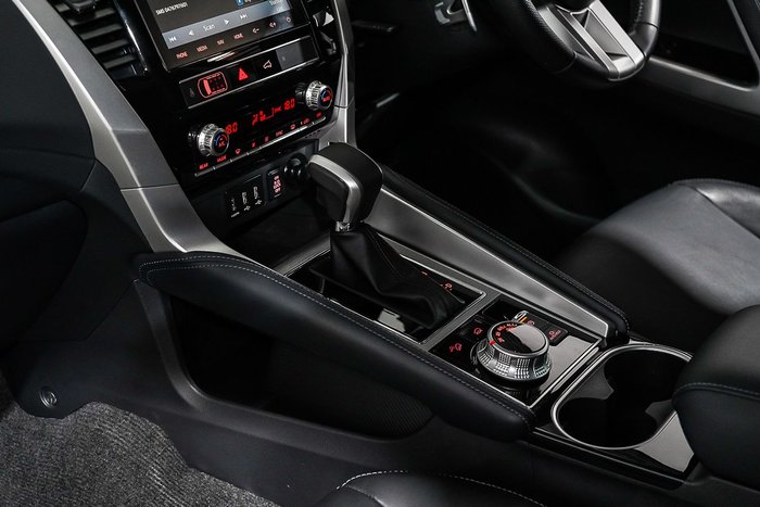 2024 Mitsubishi Pajero Sport GLS