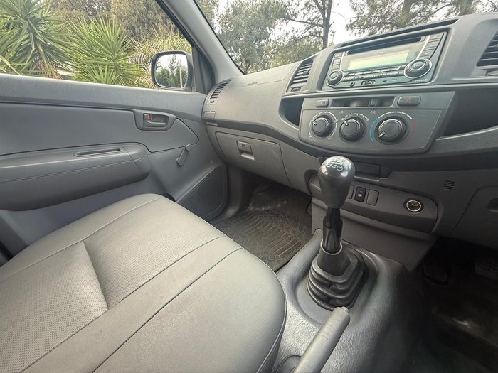 2011 Toyota Hilux Workmate TGN16R MY10 4x2 Glacier White