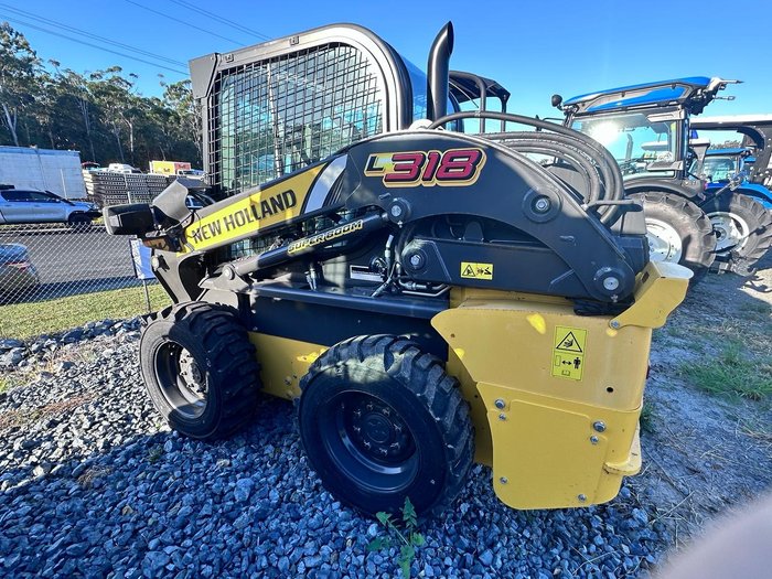 2025 New Holland L318