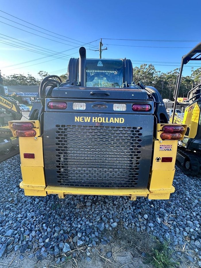 2025 New Holland L318