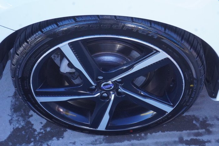 2015 Volvo V60 T5 R-Design