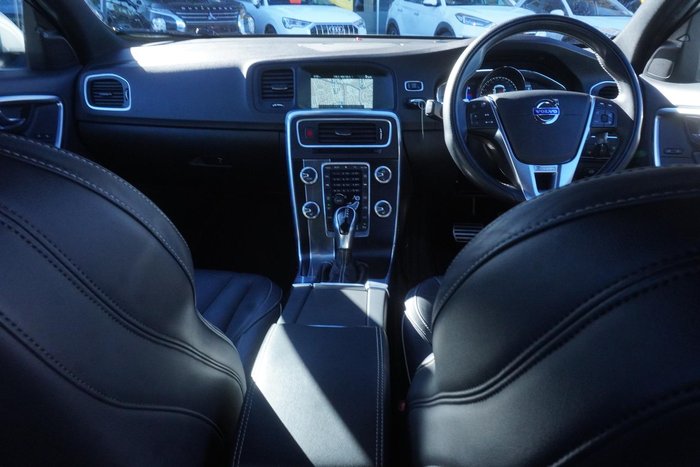 2015 Volvo V60 T5 R-Design