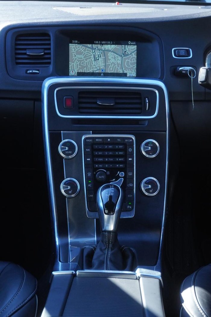 2015 Volvo V60 T5 R-Design