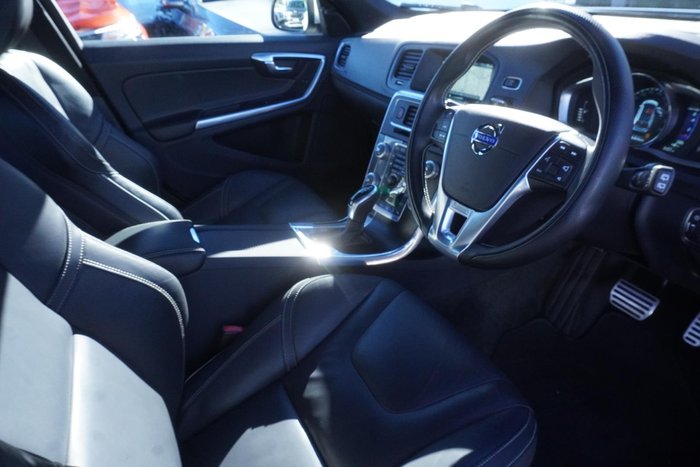 2015 Volvo V60 T5 R-Design
