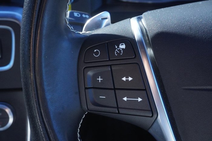 2015 Volvo V60 T5 R-Design