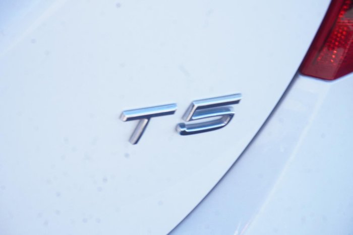 2015 Volvo V60 T5 R-Design