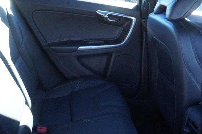 2015 Volvo V60 T5 R-Design