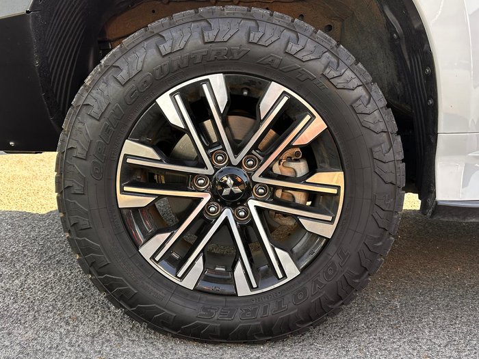 2022 Mitsubishi Pajero Sport GLX