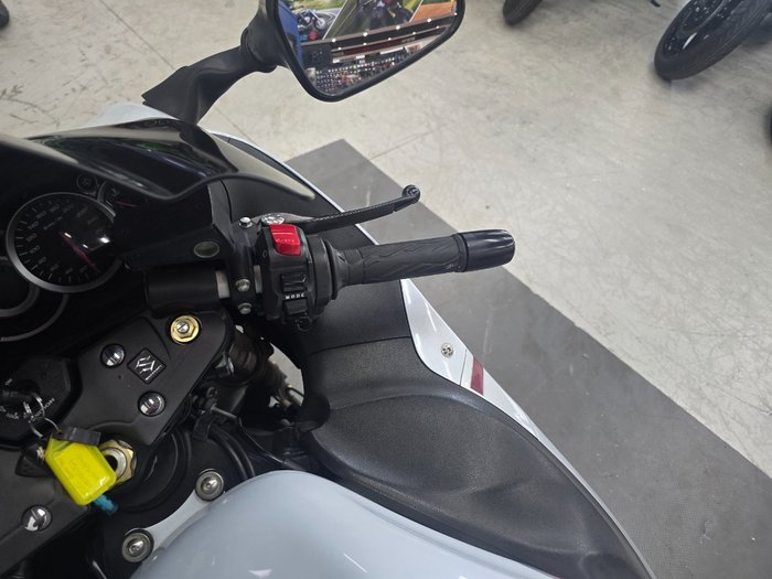 2015 Suzuki GSX1300RA (HAYABUSA) White