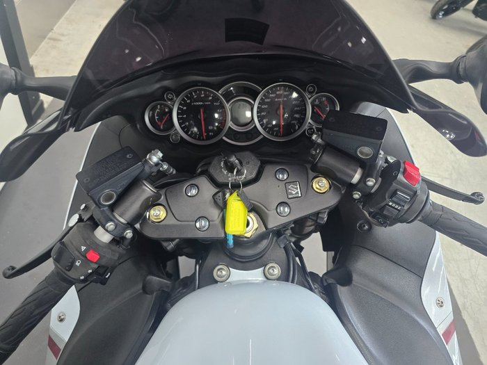 2015 Suzuki GSX1300RA (HAYABUSA) White