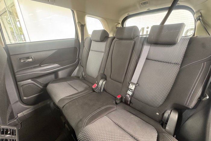 2021 Mitsubishi Outlander ES