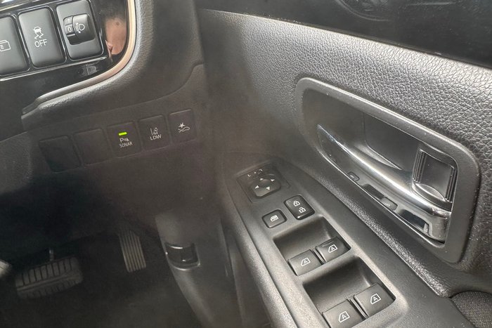2021 Mitsubishi Outlander ES